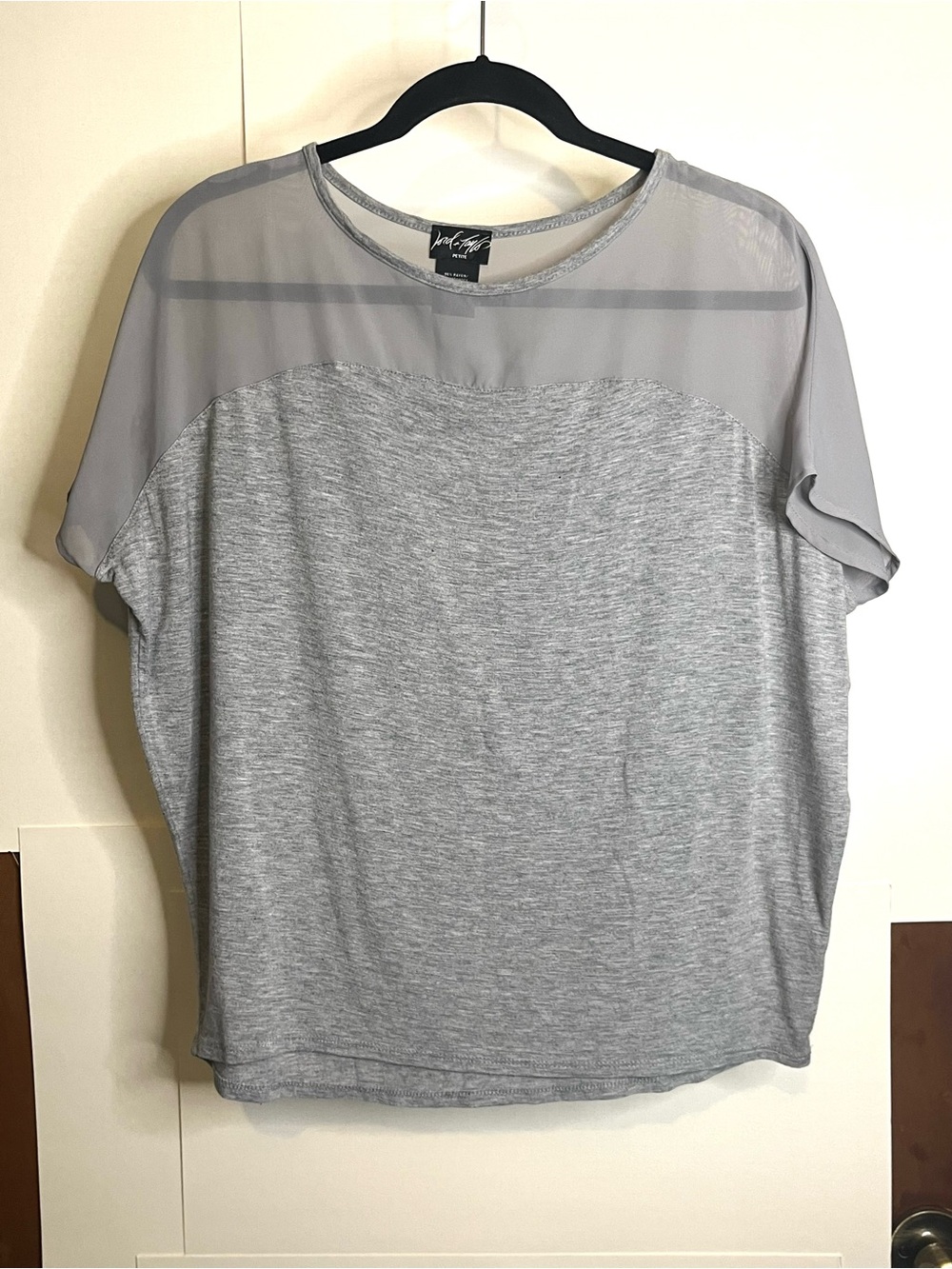 Lord & Taylor Petite Size S Light Gray Mixed Media Short Sleeve Top